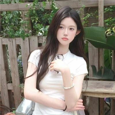 单车上的少女